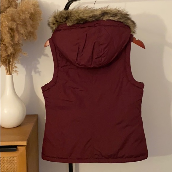 Gap Vest with Fur Trim Hood - Picture 2 of 6
